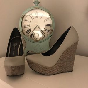 Rock and Republic platform wedge shoe